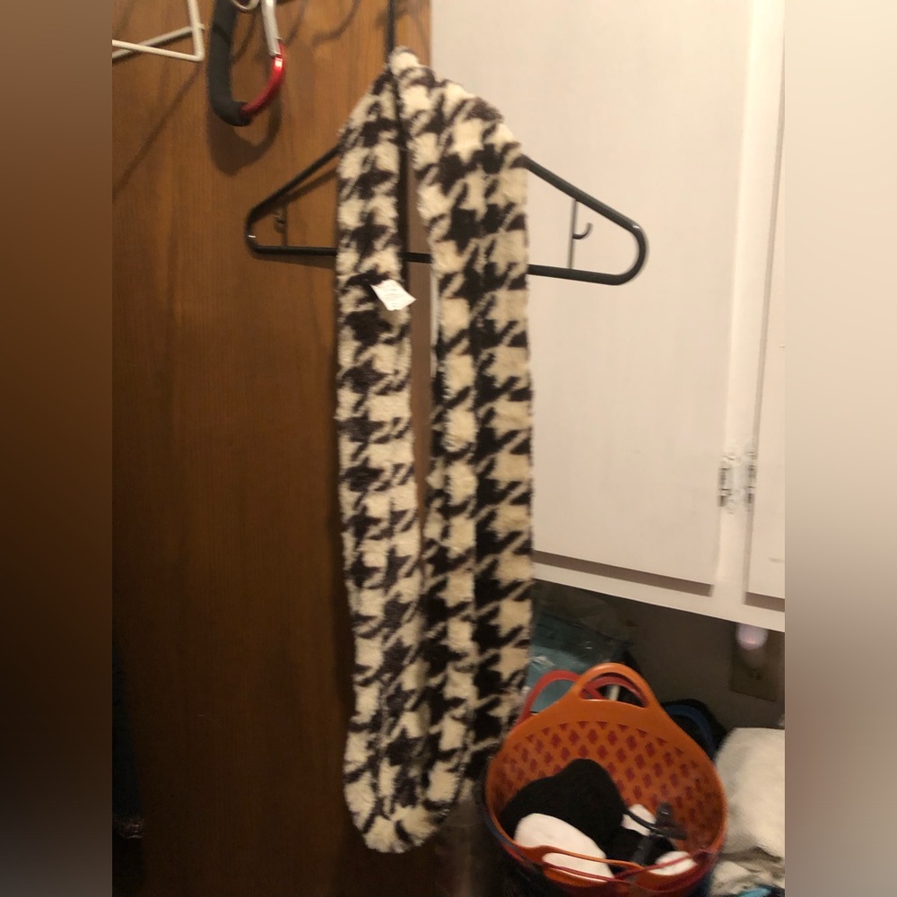 Momentum Brands Houndstooth Infinity Scarf- 853 $20 or $15 w/offer
